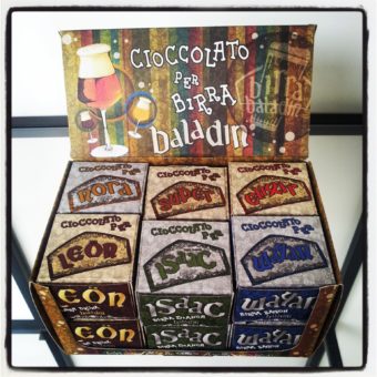 Sabadì e 6 cioccolati creati appositamente per l'abbinamento alle birre speziate e puro malto di Baladin 6 Espositore cioccolato per birre Baladin