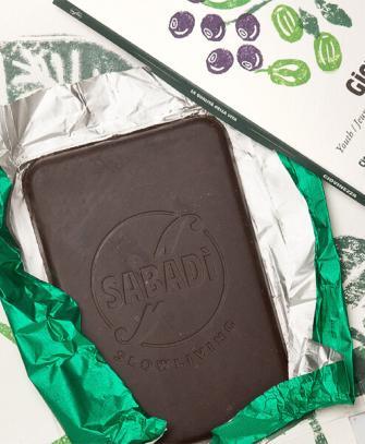 GIOVINEZZA - Cioccolato biologico con bacche di açaí, rosa canina, arancia rossa, estratto di acini d’uva ed estratto di te verde - immagine 3